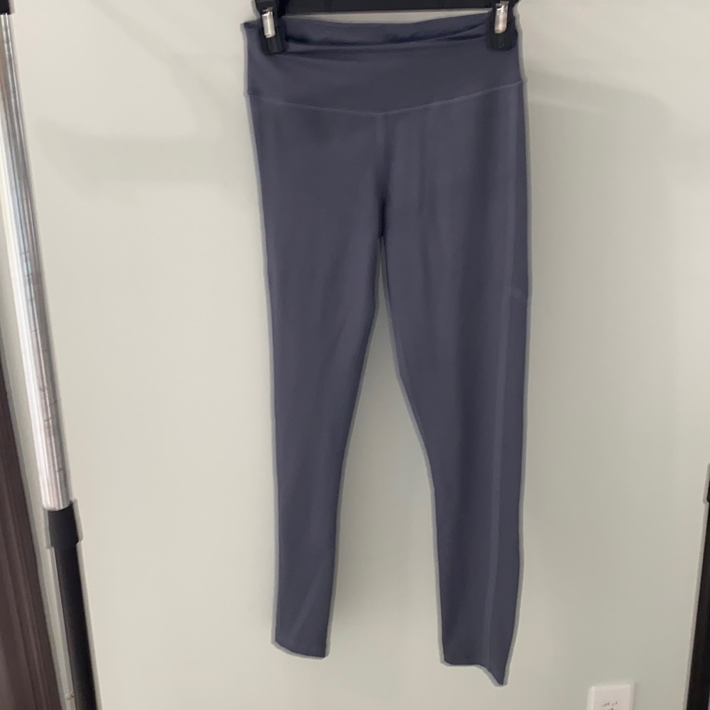 Victoria Secrets Sport leggings. Size S 3/4 length
